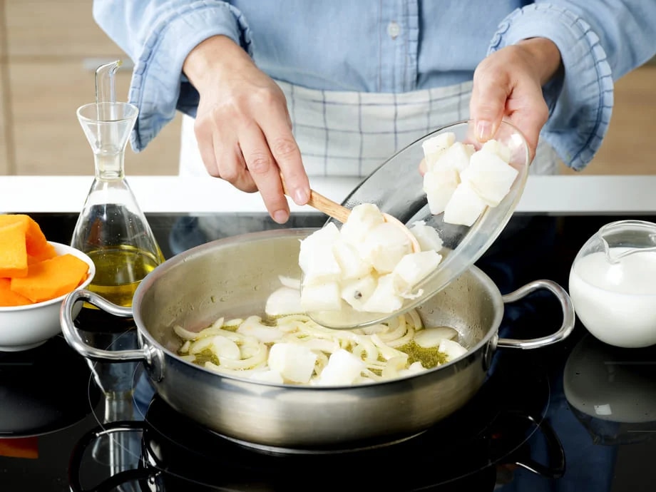 Revuelto de bacalao con puré de calabaza