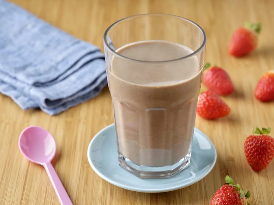 Batido de fresas con nata y chocolate